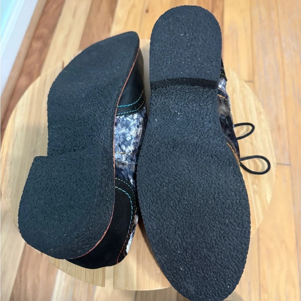 Stylish Black and Gray Women’s Oxford Shoes - Picture 3 of 4